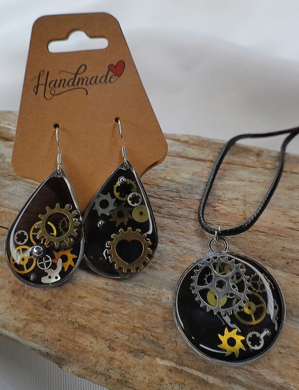 Steampunk necklace and Earring set